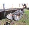 Image 4 : International Loadstar 1600, Gas 8-Cyl, 4-Spd x2, 14 Ft Box and Hoist, Single Axle, Tandem