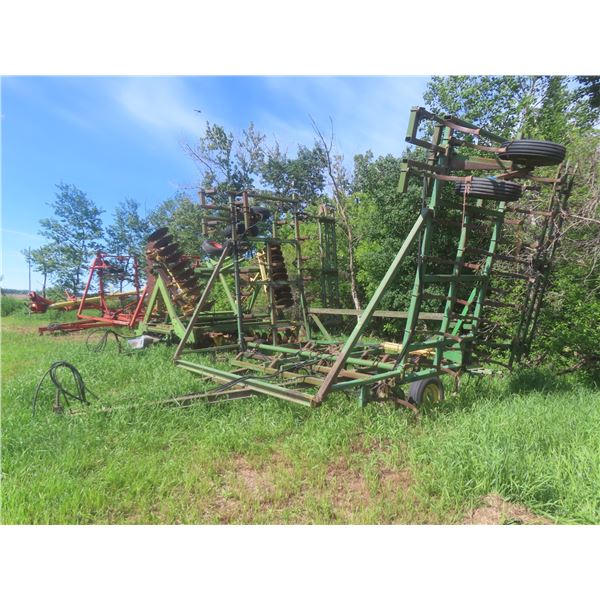 John Deere 1010 Cultivator, 36 Ft, w/ Tine Harrows and 3 Row Mulchers