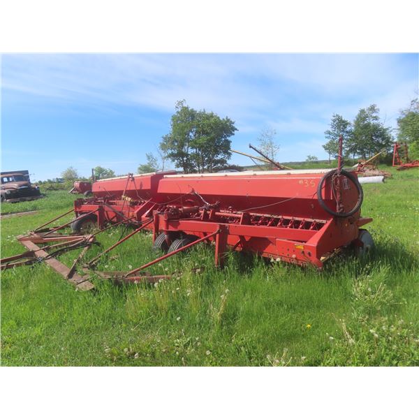 International 620 Press Drill, 24 Ft, w/ Rubber Packers, 6" Spacing