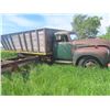 Image 4 : Chevy Maple Leaf 3 Ton Grain Truck w/ Box, Hoist, Dually