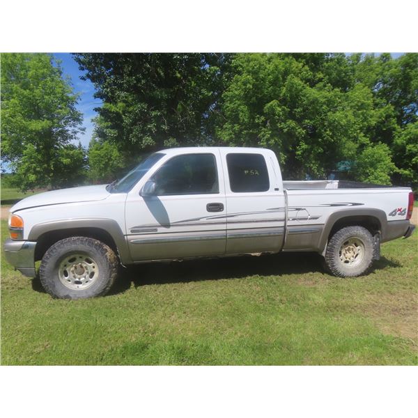 2000 GMC Sierra SLE 2500 4x4, 6L Automatic, Extended Cab, 334,886 Km