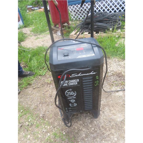 Schumacher Battery Charger w/ Engine Starter