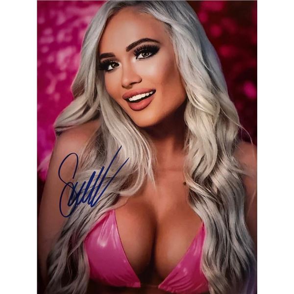 Professional wrestler Scarlett Bordeaux signed photo