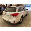 Image 15 : PARKSVILLE - 2010 SUBARU OUTBACK WHITE 301816 KMS - D355876