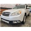 Image 2 : PARKSVILLE - 2010 SUBARU OUTBACK WHITE 301816 KMS - D355876