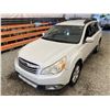 Image 4 : PARKSVILLE - 2010 SUBARU OUTBACK WHITE 301816 KMS - D355876