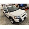 Image 10 : PARKSVILLE - 2005 LAND ROVER FREELANDER WHITE 71972 KMS - P452038