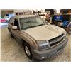 Image 10 : PARKSVILLE - 2003 CHEVROLET AVALANCHE GREY 266165 KMS - D122144