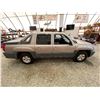 Image 12 : PARKSVILLE - 2003 CHEVROLET AVALANCHE GREY 266165 KMS - D122144