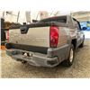 Image 14 : PARKSVILLE - 2003 CHEVROLET AVALANCHE GREY 266165 KMS - D122144