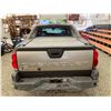 Image 19 : PARKSVILLE - 2003 CHEVROLET AVALANCHE GREY 266165 KMS - D122144