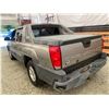 Image 21 : PARKSVILLE - 2003 CHEVROLET AVALANCHE GREY 266165 KMS - D122144