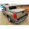 Image 22 : PARKSVILLE - 2003 CHEVROLET AVALANCHE GREY 266165 KMS - D122144