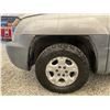 Image 31 : PARKSVILLE - 2003 CHEVROLET AVALANCHE GREY 266165 KMS - D122144