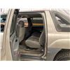 Image 44 : PARKSVILLE - 2003 CHEVROLET AVALANCHE GREY 266165 KMS - D122144