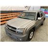 Image 4 : PARKSVILLE - 2003 CHEVROLET AVALANCHE GREY 266165 KMS - D122144