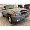 Image 8 : PARKSVILLE - 2003 CHEVROLET AVALANCHE GREY 266165 KMS - D122144