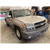 Image 9 : PARKSVILLE - 2003 CHEVROLET AVALANCHE GREY 266165 KMS - D122144