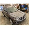 Image 10 : PARKSVILLE - 2012 VOLKSWAGEN TIGUAN GRAY 113326 KMS - D092435