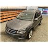 Image 4 : PARKSVILLE - 2012 VOLKSWAGEN TIGUAN GRAY 113326 KMS - D092435