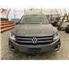 Image 6 : PARKSVILLE - 2012 VOLKSWAGEN TIGUAN GRAY 113326 KMS - D092435