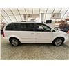 Image 11 : PARKSVILLE - 2014 CHRYSLER TOWN AND COUNTRY WHITE 236529 KMS "NO RESERVE" - D231156
