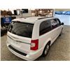 Image 16 : PARKSVILLE - 2014 CHRYSLER TOWN AND COUNTRY WHITE 236529 KMS "NO RESERVE" - D231156