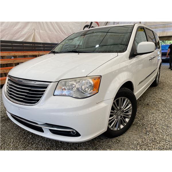 PARKSVILLE - 2014 CHRYSLER TOWN AND COUNTRY WHITE 236529 KMS "NO RESERVE" - D231156