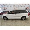 Image 23 : PARKSVILLE - 2014 CHRYSLER TOWN AND COUNTRY WHITE 236529 KMS "NO RESERVE" - D231156