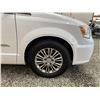 Image 25 : PARKSVILLE - 2014 CHRYSLER TOWN AND COUNTRY WHITE 236529 KMS "NO RESERVE" - D231156