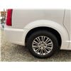 Image 27 : PARKSVILLE - 2014 CHRYSLER TOWN AND COUNTRY WHITE 236529 KMS "NO RESERVE" - D231156