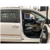 Image 36 : PARKSVILLE - 2014 CHRYSLER TOWN AND COUNTRY WHITE 236529 KMS "NO RESERVE" - D231156