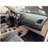 Image 38 : PARKSVILLE - 2014 CHRYSLER TOWN AND COUNTRY WHITE 236529 KMS "NO RESERVE" - D231156