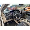 Image 50 : PARKSVILLE - 2014 CHRYSLER TOWN AND COUNTRY WHITE 236529 KMS "NO RESERVE" - D231156
