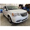 Image 8 : PARKSVILLE - 2014 CHRYSLER TOWN AND COUNTRY WHITE 236529 KMS "NO RESERVE" - D231156