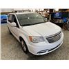 Image 9 : PARKSVILLE - 2014 CHRYSLER TOWN AND COUNTRY WHITE 236529 KMS "NO RESERVE" - D231156