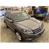 Image 10 : PARKSVILLE - 2012 VOLKSWAGEN TIGUAN GRAY 113326 KMS - D092435