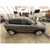 Image 13 : PARKSVILLE - 2012 VOLKSWAGEN TIGUAN GRAY 113326 KMS - D092435
