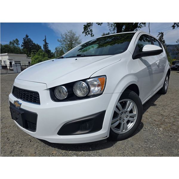 DUNCAN - 2015 CHEVROLET SONIC WHITE 115802 KMS - D192860