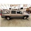 Image 12 : PARKSVILLE - 2003 CHEVROLET AVALANCHE GREY 266165 KMS - D122144