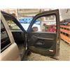 Image 37 : PARKSVILLE - 2003 CHEVROLET AVALANCHE GREY 266165 KMS - D122144
