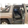 Image 40 : PARKSVILLE - 2003 CHEVROLET AVALANCHE GREY 266165 KMS - D122144