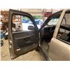 Image 48 : PARKSVILLE - 2003 CHEVROLET AVALANCHE GREY 266165 KMS - D122144