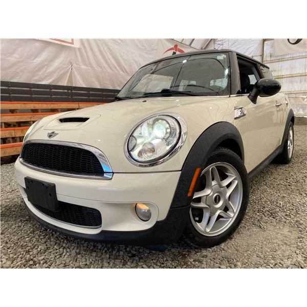 PARKSVILLE - 2010 MINI COOPER CREAN 121552 KMS - BZ70736