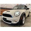 Image 2 : PARKSVILLE - 2010 MINI COOPER CREAN 121552 KMS - BZ70736