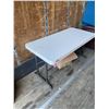 Image 1 : 406 -- FOLDABLE TABLE