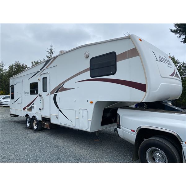 Parksville - 2005 Keystone Laredo White  - D458538