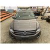 Image 7 : PARKSVILLE - 2012 VOLKSWAGEN TIGUAN GRAY 113326 KMS - D092435