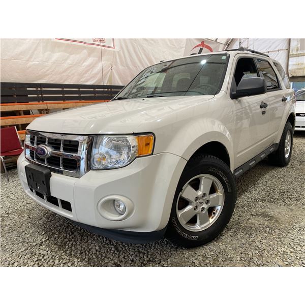 PARKSVILLE - 2011 FORD ESCAPE WHITE 200982 KMS - BB68723