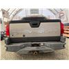 Image 17 : PARKSVILLE - 2003 CHEVROLET AVALANCHE GREY 266165 KMS - D122144